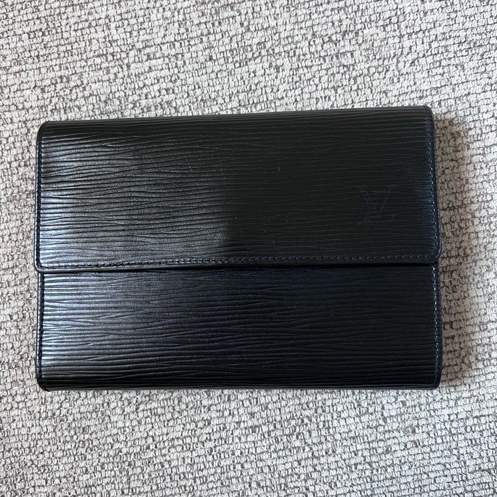 Authentic Louis Vuitton Epi leather Long wallet